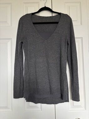 Women's Gray V-Neck Lightweight Long Sleeve Sweater